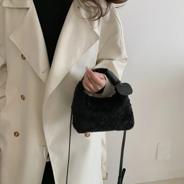 皺折提把毛絨小包方×斜背包×黑色.avif