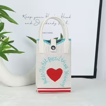 字母繞紅愛心&times;針織&times;斜背包