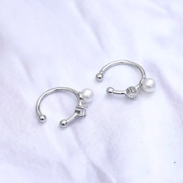 單顆珍珠小鑽×U型耳骨夾.avif