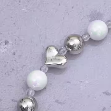 銀色蝴蝶結愛心白珠&times;手機腕帶掛繩