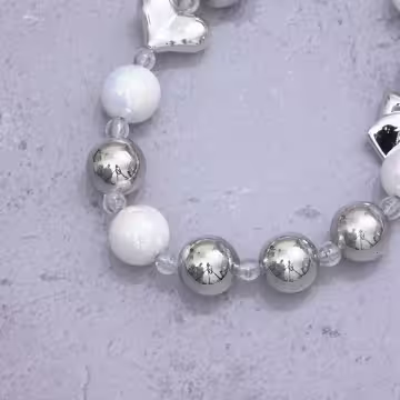 銀色蝴蝶結愛心白珠&times;手機腕帶掛繩