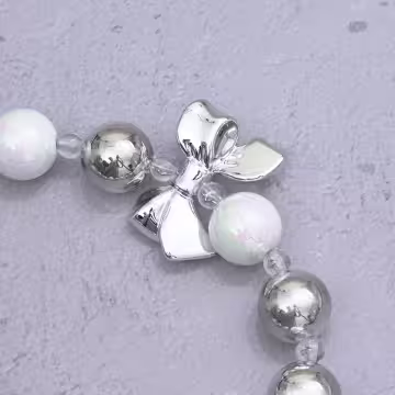 銀色蝴蝶結愛心白珠&times;手機腕帶掛繩