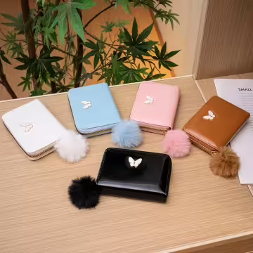 亮漆皮革白蝴蝶毛球×拉鍊短皮夾×粉紅