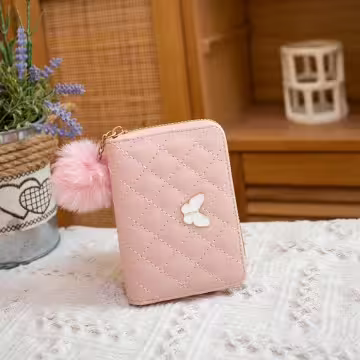 菱格紋白蝴蝶毛球×拉鍊短皮夾×粉紅