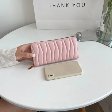 不規則波紋線條×拉鍊長皮夾×粉紅.avif