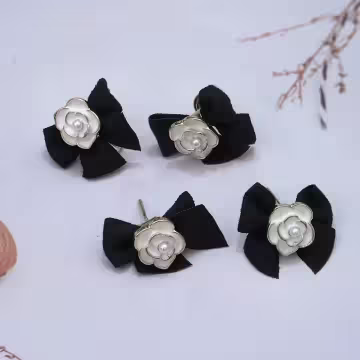 黑色領結山茶花×蚊香盤U型耳夾