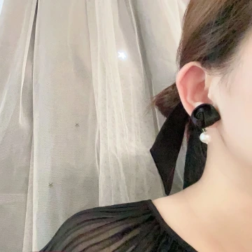 黑玫瑰珍珠×蚊香盤U型耳夾.avif