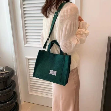 燈芯絨休閒小方包×斜背包×綠色.avif