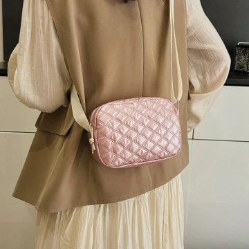Y3K科技感菱格小方包×斜背包×粉紅.avif