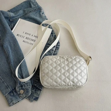 Y3K科技感菱格小方包×斜背包×白色.avif