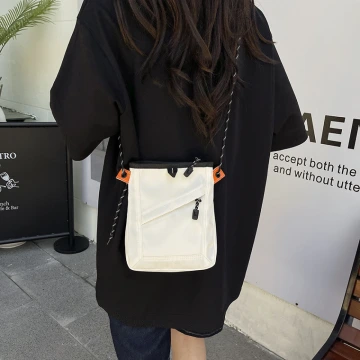 中性工裝小方包×斜背包×白色.avif