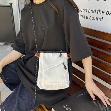 中性工裝小方包×斜背包×白色.avif