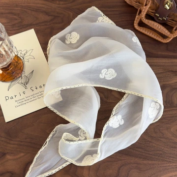 薄紗白玫瑰×三角頭巾.avif