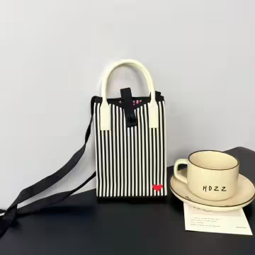 黑條紋小紅心&times;針織&times;斜背包