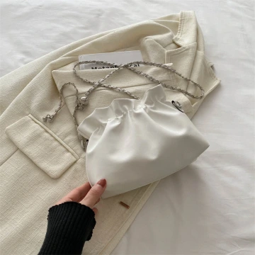 抓皺小水桶包×小香風鍊條斜背包×白色.avif