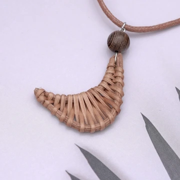 藤編月牙×蠟繩×可調節長項鍊×共二色.avif