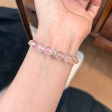 細串粉水晶愛心×固定式串珠手鍊.avif