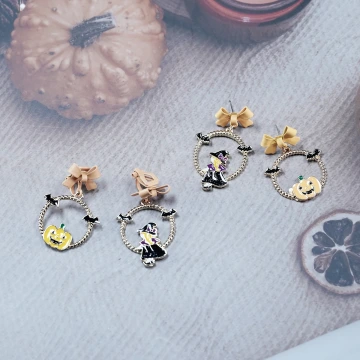 女巫與南瓜×不對稱吊墜耳環.avif