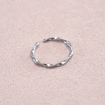 925銀飾×波浪扭轉×開口戒指.avif