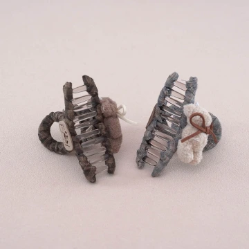 菱格小熊×鯊魚夾×共 二色.avif