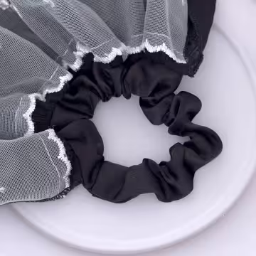黑白點點蕾絲裙擺×大腸髮束