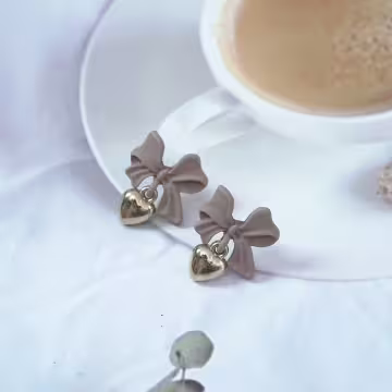 棕咖領結金色愛心&times;吊墜耳環