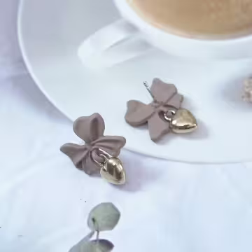 棕咖領結金色愛心&times;吊墜耳環