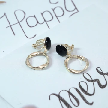 半圓煙綠泫染貓眼石×螺旋耳夾.avif
