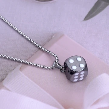 黑色金屬骰子×長項鍊.avif