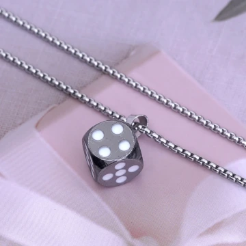 黑色金屬骰子×長項鍊.avif