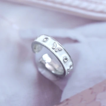 溫柔白色小蝴蝶×開口戒指.avif