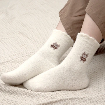 小熊白色毛襪&times;中筒襪&times;二雙套件襪子組.avif