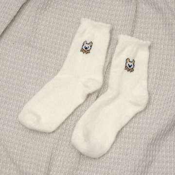 兔貓白色毛襪&times;中筒襪&times;二雙套件襪子組.avif