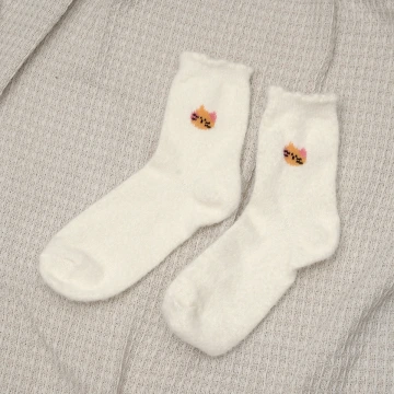 兔貓白色毛襪&times;中筒襪&times;二雙套件襪子組.avif