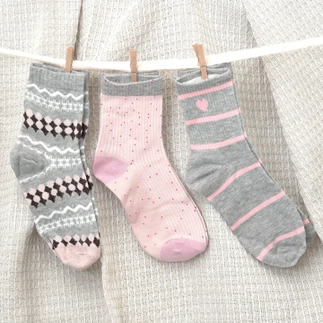 粉灰少女心&times;中筒襪&times;三雙套件襪子組.avif
