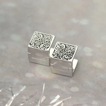 唐草紋方塊&times;耳扣.avif