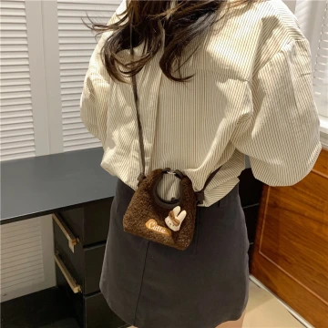 Cutie小兔羊羔捲毛&times;斜背包&times;卡其.avif