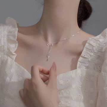 八字蝴蝶結流蘇&times;鎖骨項鍊.avif