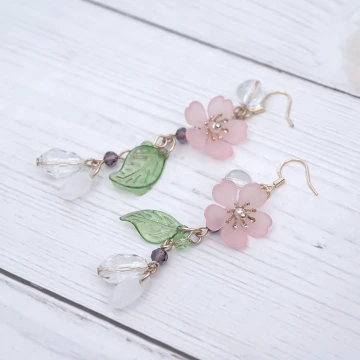 紫花蝴蝶結&times;吊墜耳環.avif