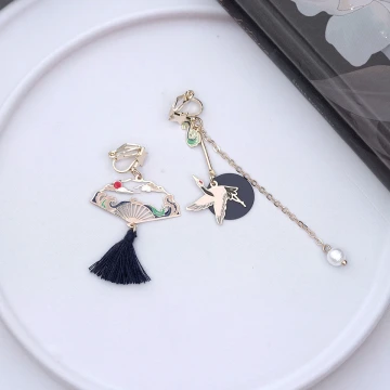 春日小貓&times;不對稱三角耳夾.avif