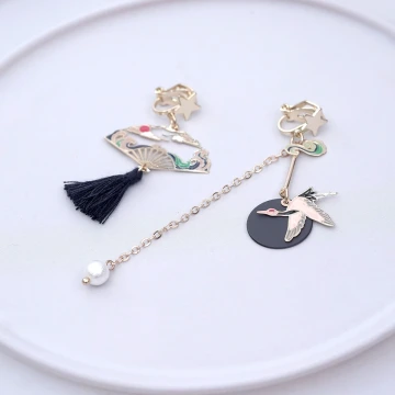 春日小貓&times;不對稱三角耳夾.avif
