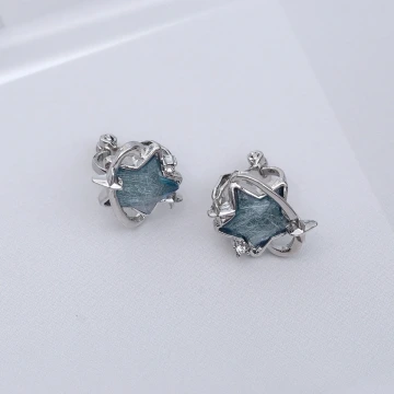 春日小貓&times;不對稱三角耳夾.avif