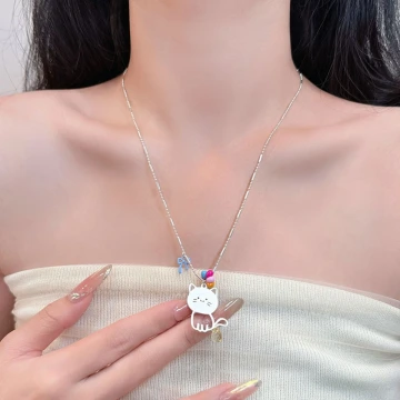 紫領結小白貓&times;三角耳夾.avif