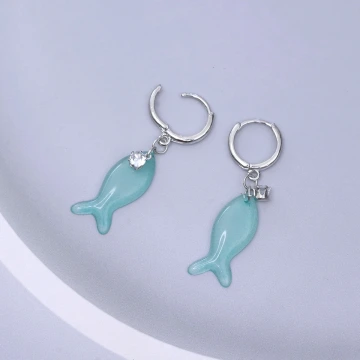 靈動粉蝶&times;三角耳夾.avif