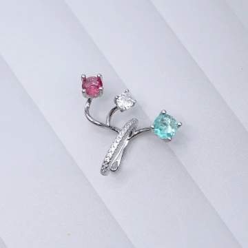 靈動粉蝶&times;三角耳夾.avif
