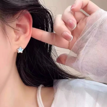 彗星繞星星&times;不對稱三角耳夾.avif