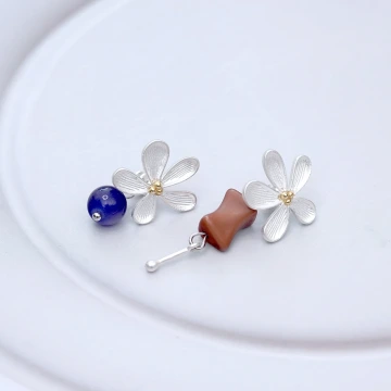 十字纏繞晶鑽&times;吊墜耳環.avif