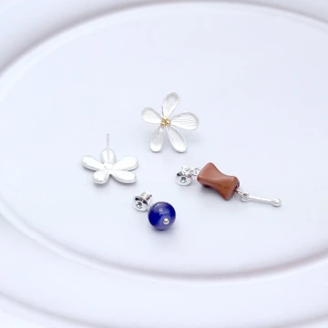 十字纏繞晶鑽&times;吊墜耳環.avif