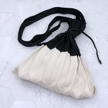 雙色撞色拼貼&times;折疊風琴&times;肩背包&times;灰藍.avif