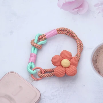 澎澎小花朵&times;手機腕帶掛繩&times;黑色.avif